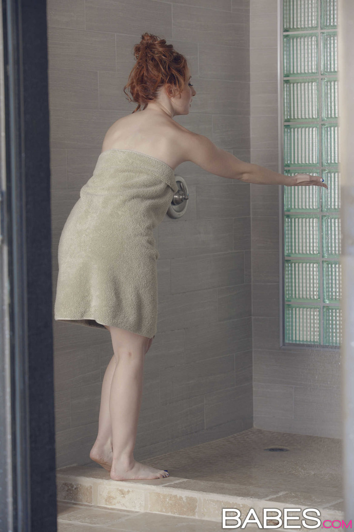 Redhead Crystal Clark Erotic Shower 00