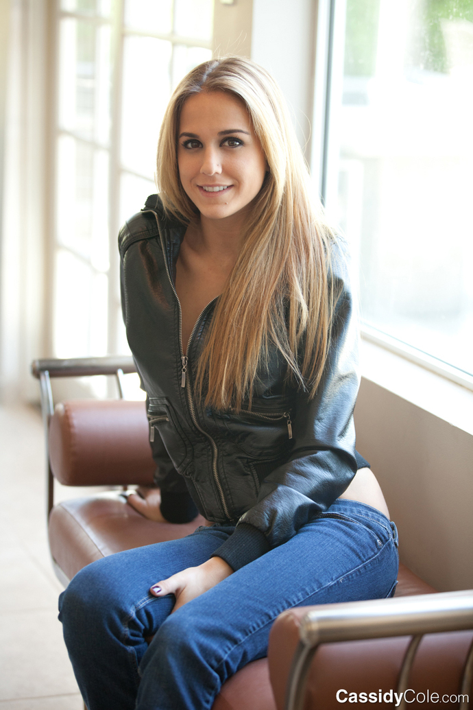 Cassidy Cole In Tight Denim Jeans 00