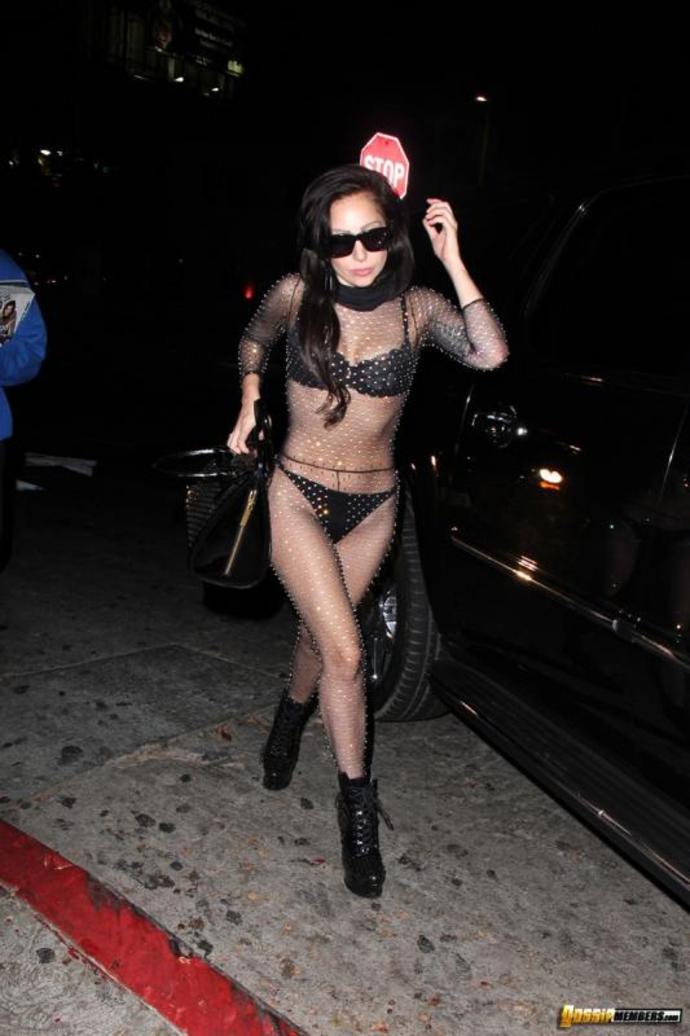 Lady Gaga In Sexy Body Fishnet 01