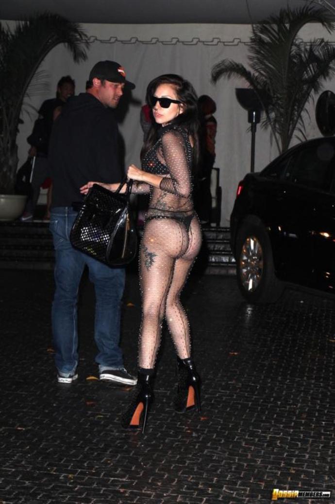 Lady Gaga In Sexy Body Fishnet 06