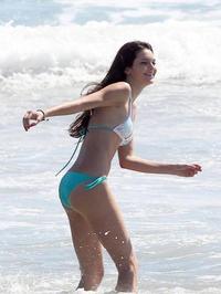 Hot Celeb Kendall Jenner In Bikini #08