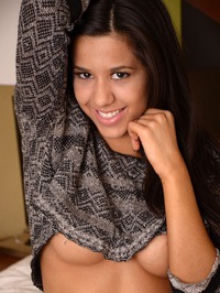 Bella Quinn Underboob Love #13