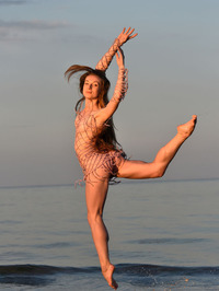 Leanne Shows Naked Flexible Body #08