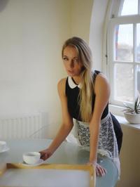Waitress Hayley #00
