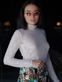 Gorgeous Keira Blue looks chic with her new brunette hairstyle #01