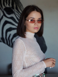 Gorgeous Keira Blue looks chic with her new brunette hairstyle #02