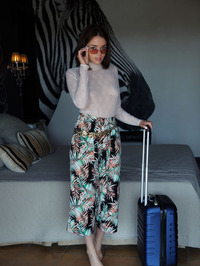 Gorgeous Keira Blue looks chic with her new brunette hairstyle #03