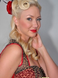 Molly Cavalli horny house guest #01