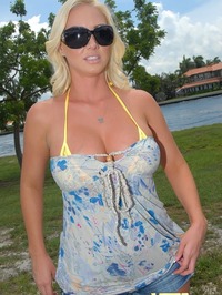 Molly Cavalli booty on blades #01