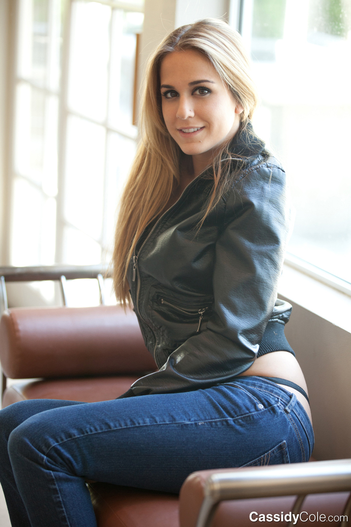 Cassidy Cole In Tight Denim Jeans 08