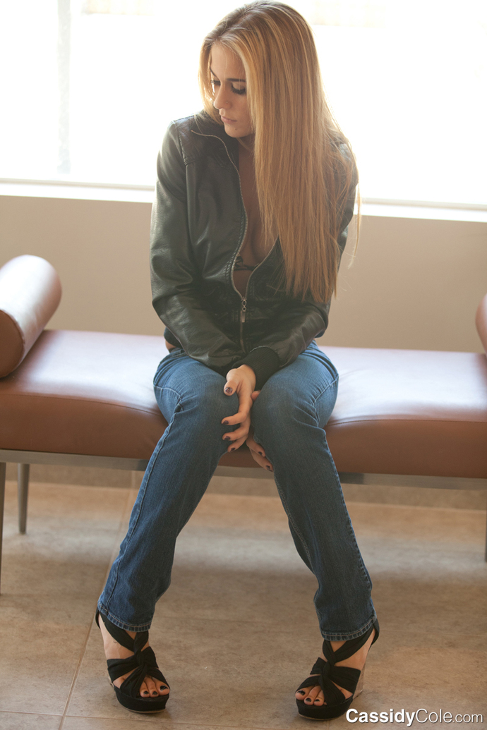 Cassidy Cole In Tight Denim Jeans 10