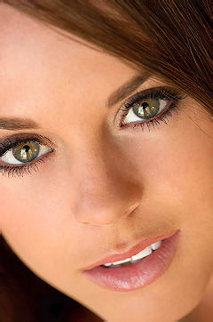 Glamorous Brunette Babe Rahyndee James