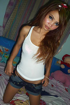 Bright Eyed Cute Thai Barslut