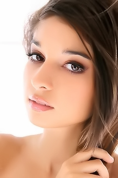 Newcomer - Nika