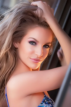 Gorgeous Glamour Babe Kimmy Granger