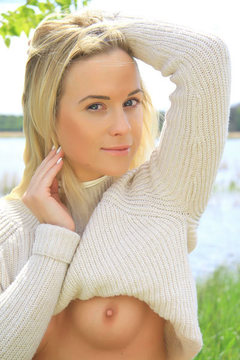 Sexy Blonde Teen Cristal Caitlin