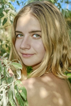 Artemida Green Grass