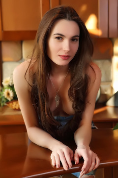 Brunette Beauty Lola Cherie