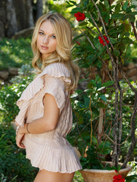 Lily Ivy Outdoor Tease #02